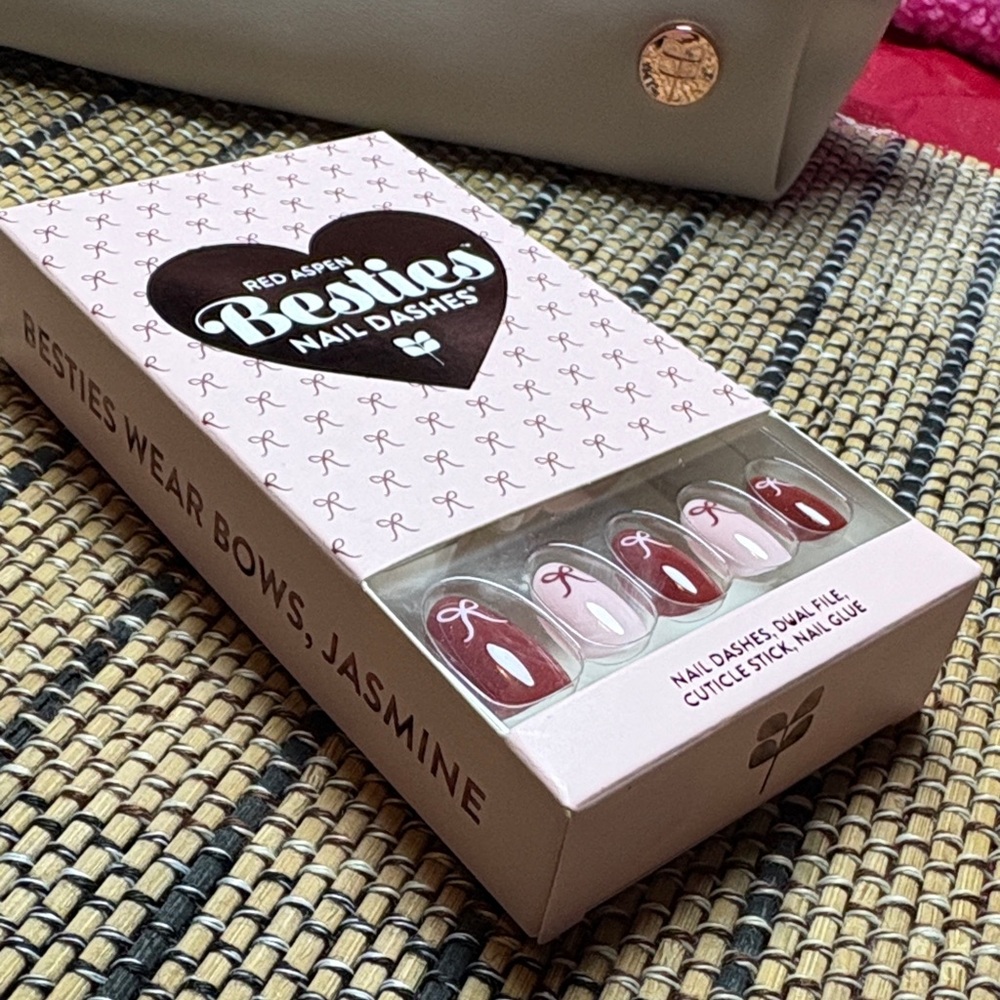 Red Aspen Besties Wear Bows, Jasmine Nail Dashes